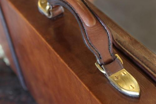 How to choose the right size leather rifle case?