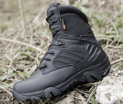 Desert combat boots for men with durable leather and tactical design