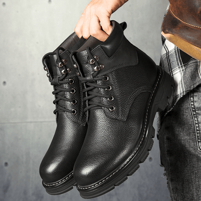 Winter boots for men with a high-top design and British flair