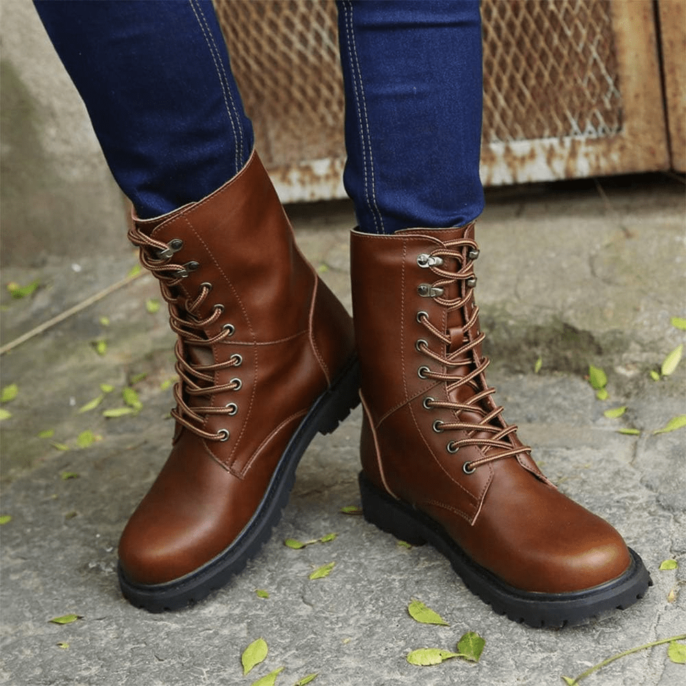 Military-inspired leather boots for winter with plush fleece