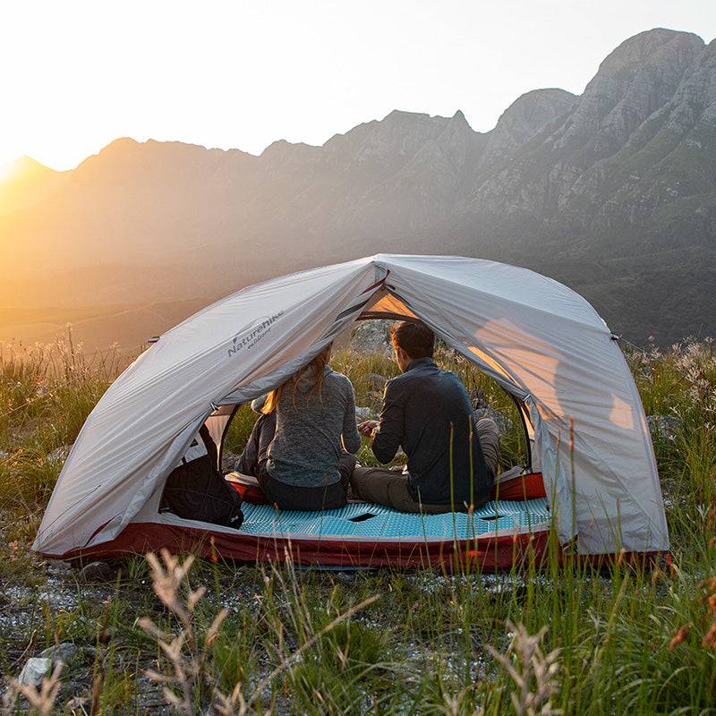 Intimate Shelter: Cozy 2-Person Accommodation