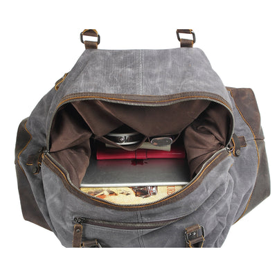 Travel in Style with the Qaanaq Canvas Duffle Bag - HUNTING CASE