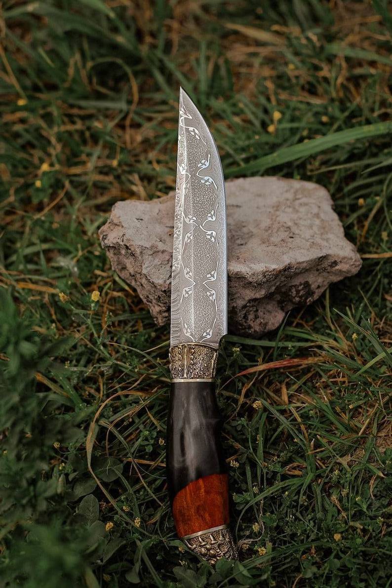 Dragon-themed Damascus hunting knife with maple burl