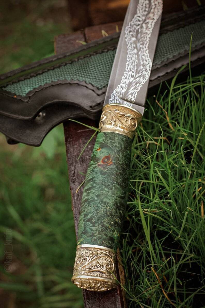 Handcrafted Damascus hunting knife with exotic wood handle