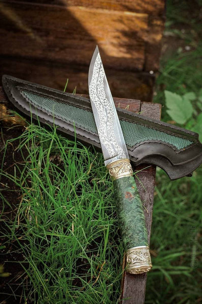 Damascus steel knife for hunting with leather cover