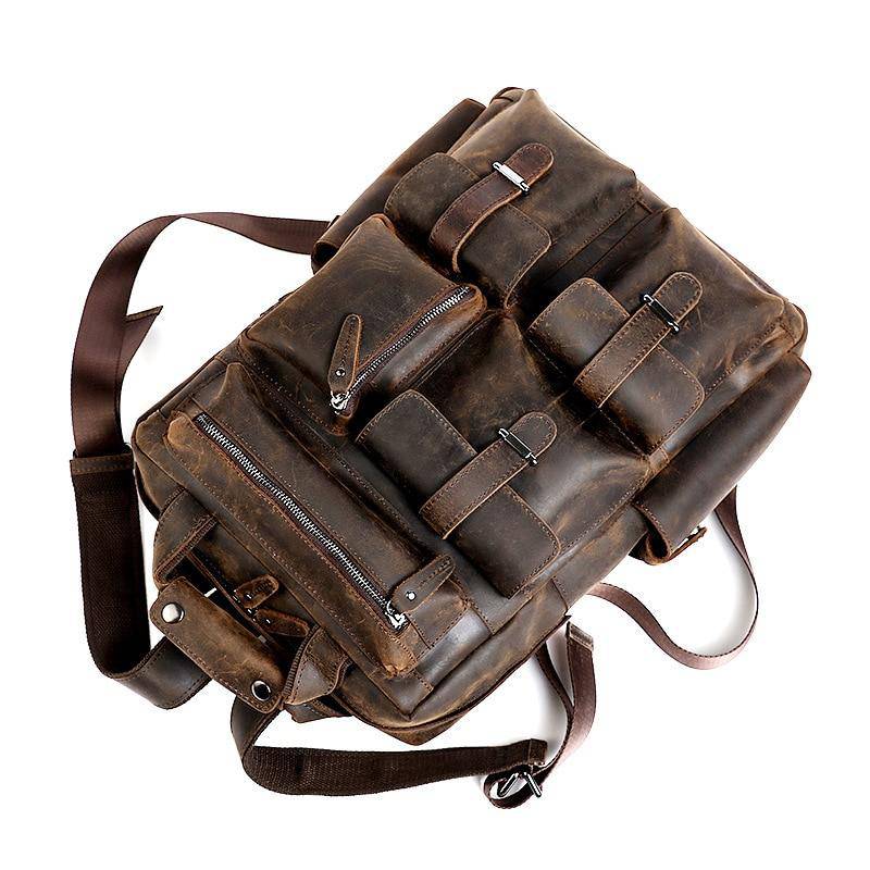 Trendy daypack in brown leather, 20 to 35 liters, designed for 15.6-inch laptops