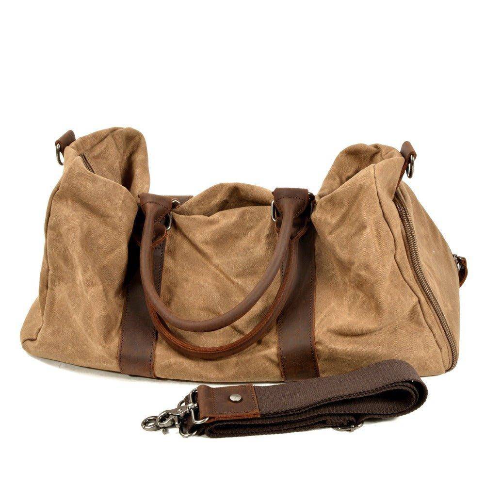 High-capacity duffle bags in waxed canvas with shoe pocket